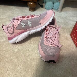 NEW Under Armour Charged Assert Tennis Shoe size 7